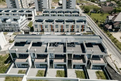 Таунхаус, КОЖУШНА