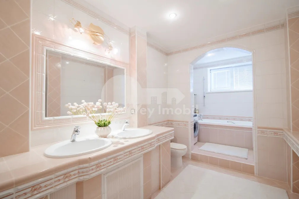 Квартира, Центр, МИХАЙ ЕМИНЕСКУ