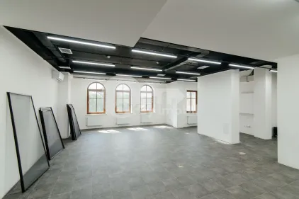 Офис, Центр, Б. П. ХАЖДЕУ