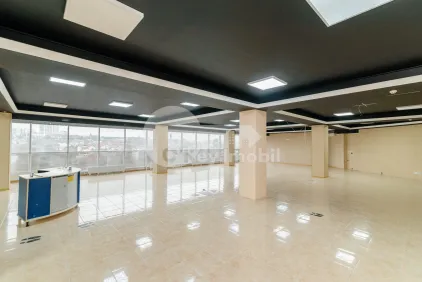 Spațiu comercial, Centru