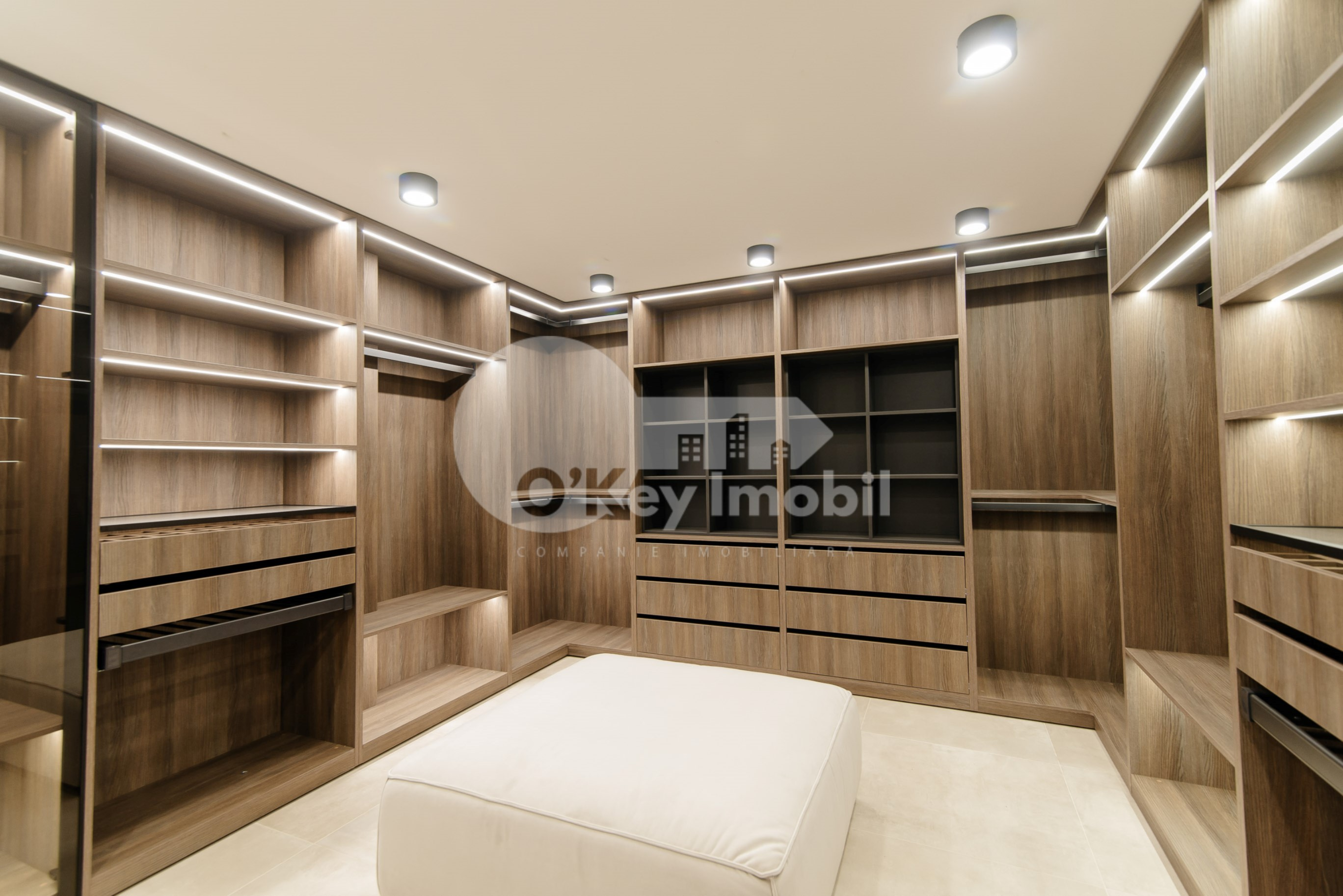 Casă, Botanica, PĂȘUNILOR