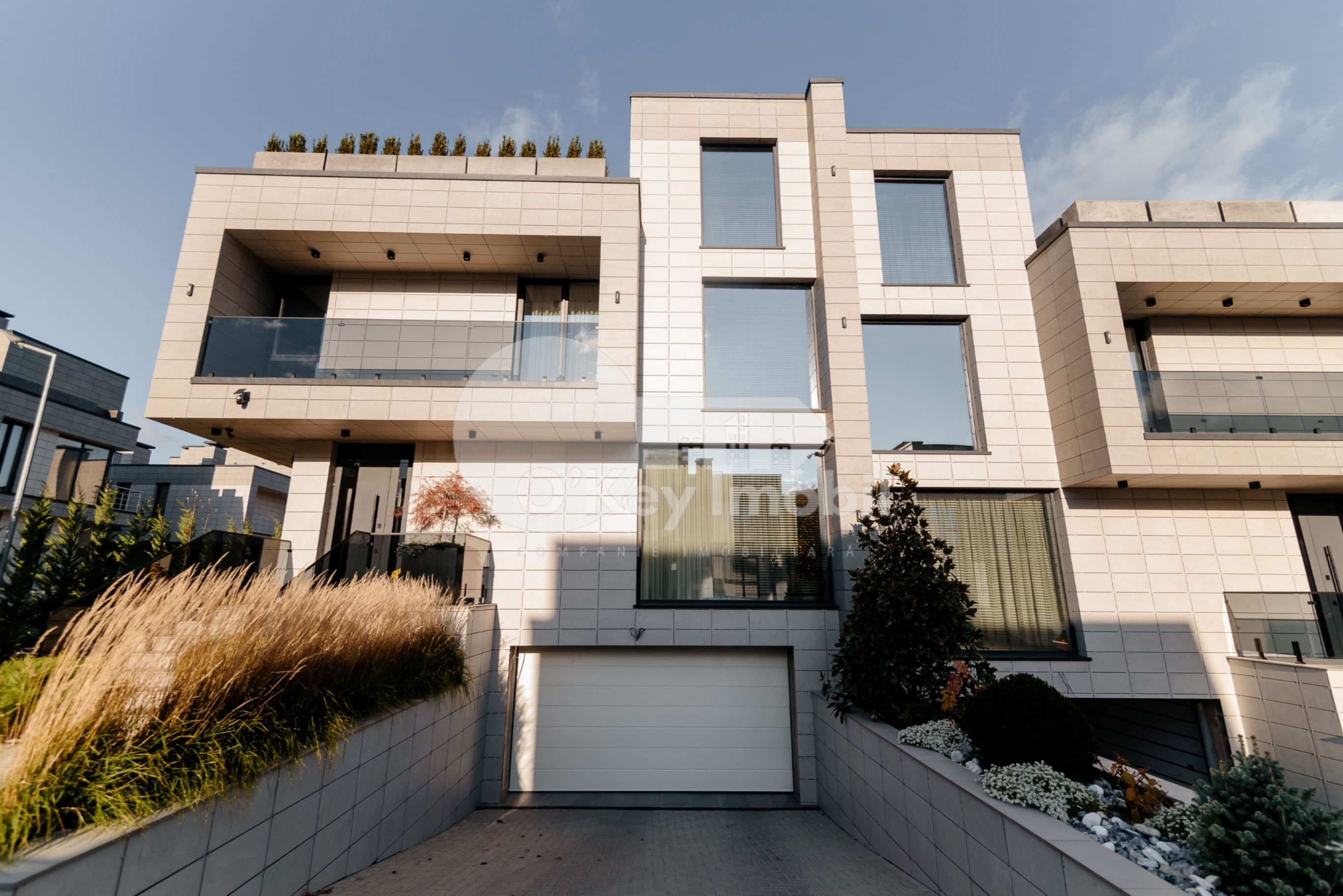 Duplex, Botanica, PĂȘUNILOR