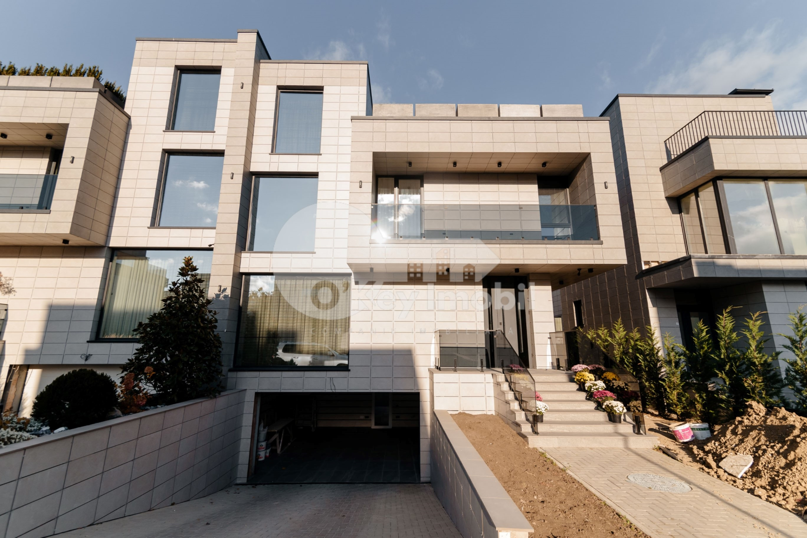 Duplex, Botanica, PĂȘUNILOR