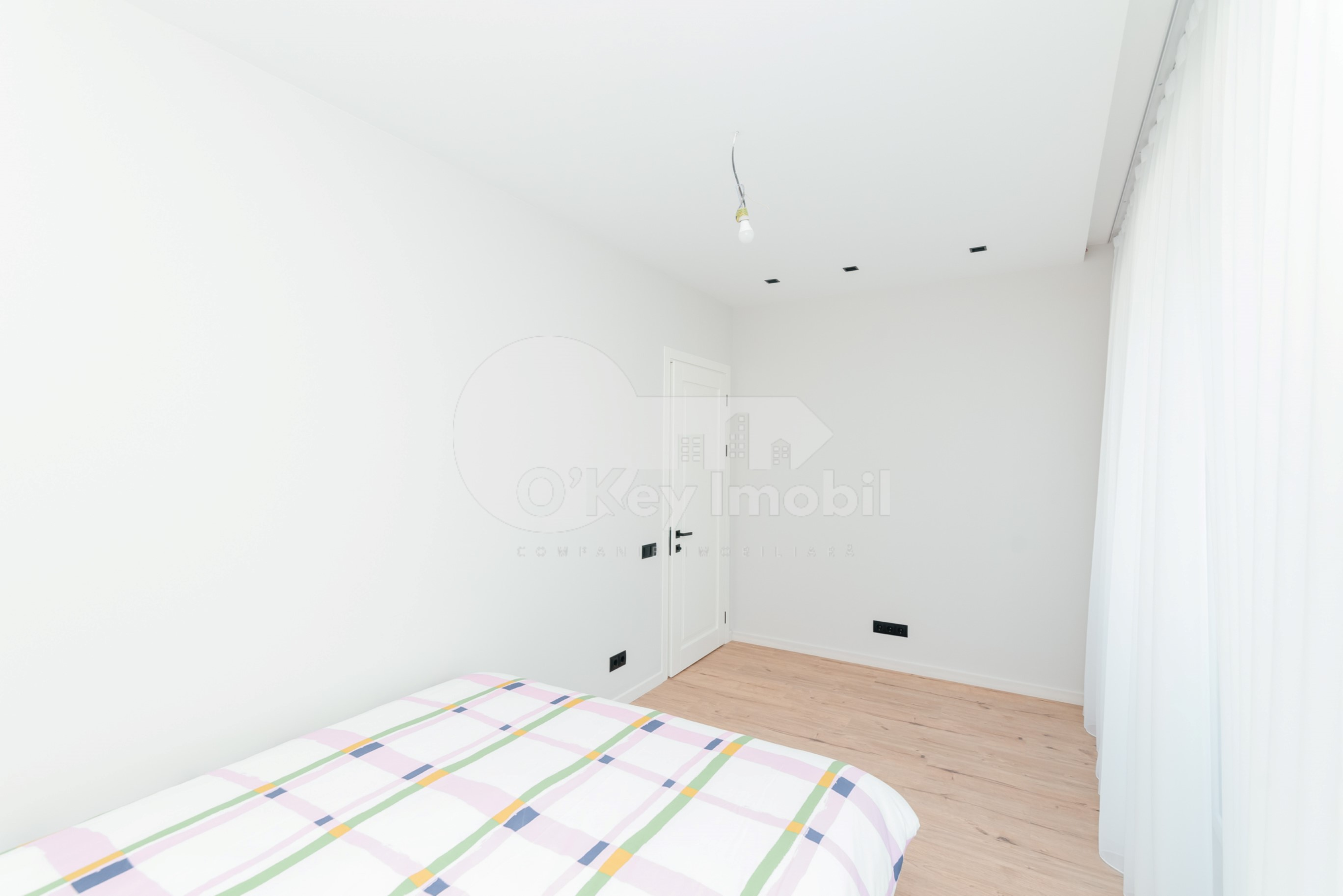 Duplex, Botanica, PĂȘUNILOR