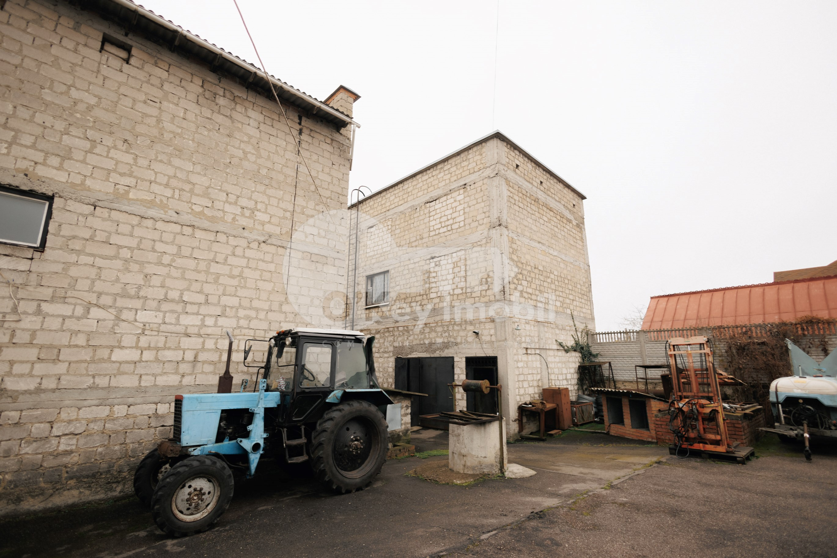 Spațiu comercial, STĂUCENI