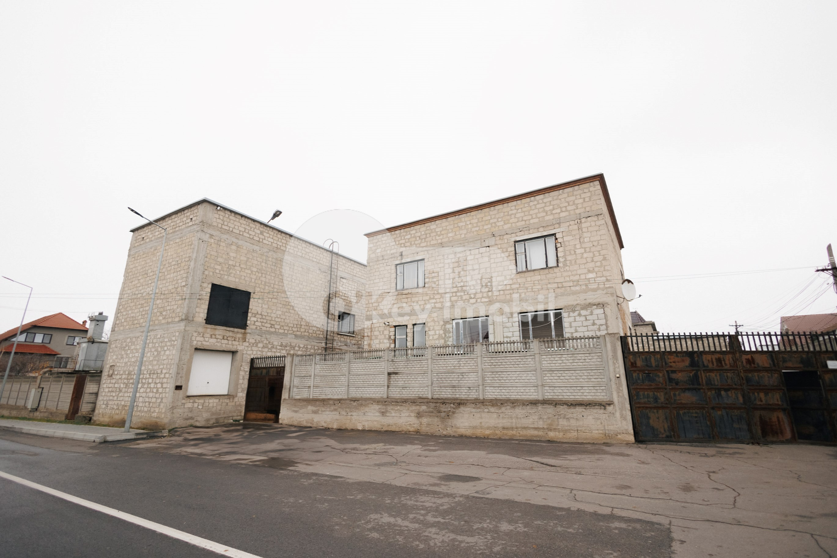 Spațiu comercial, STĂUCENI