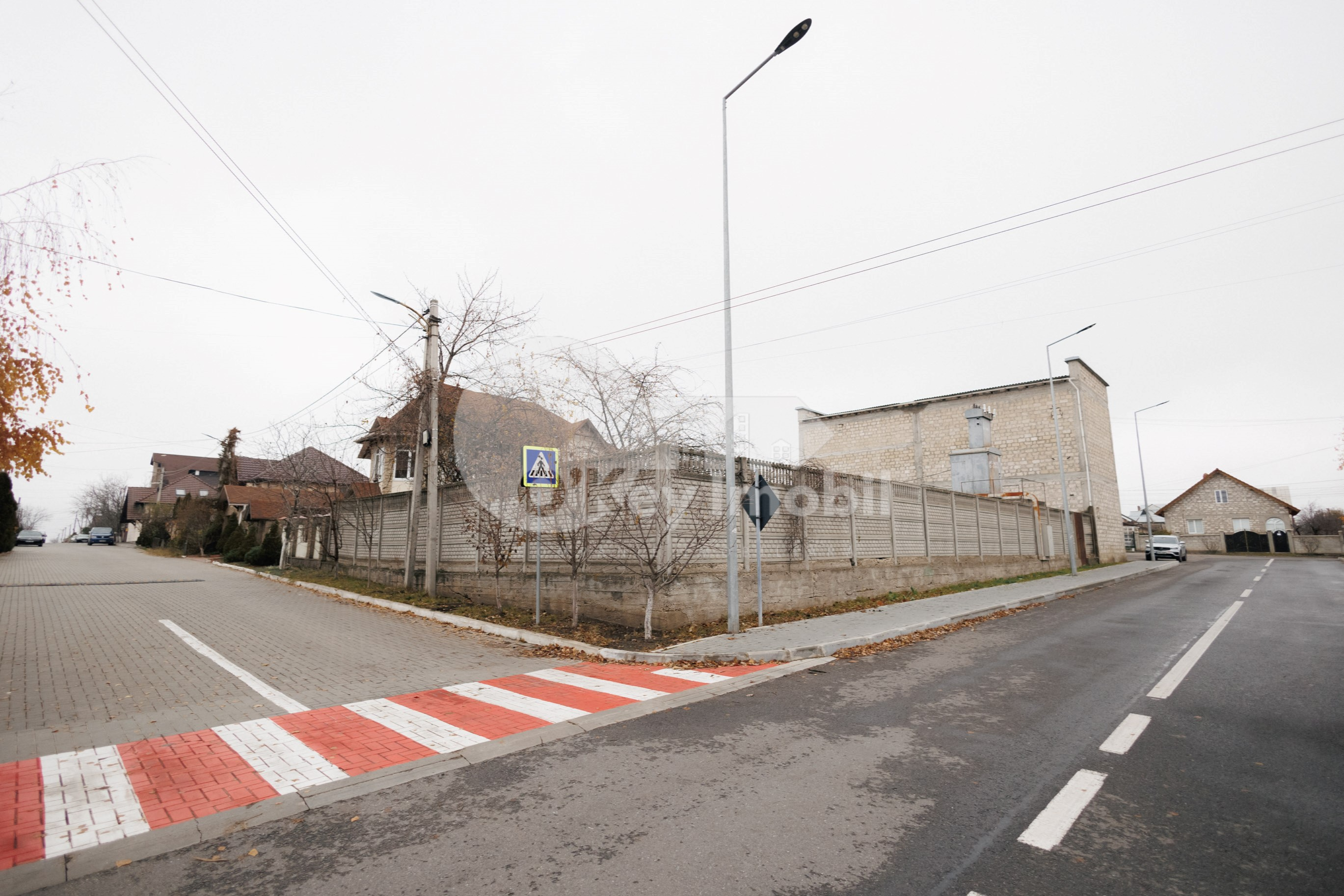 Spațiu comercial, STĂUCENI