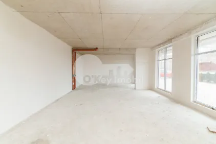 Spațiu comercial, STRĂȘENI