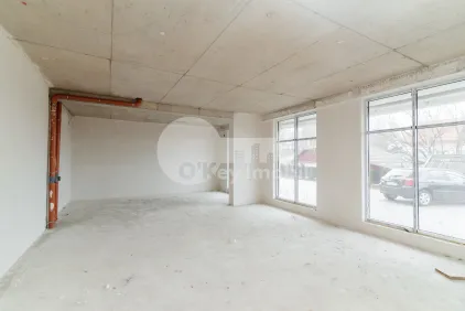 Spațiu comercial, STRĂȘENI