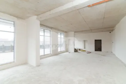 Spațiu comercial, STRĂȘENI