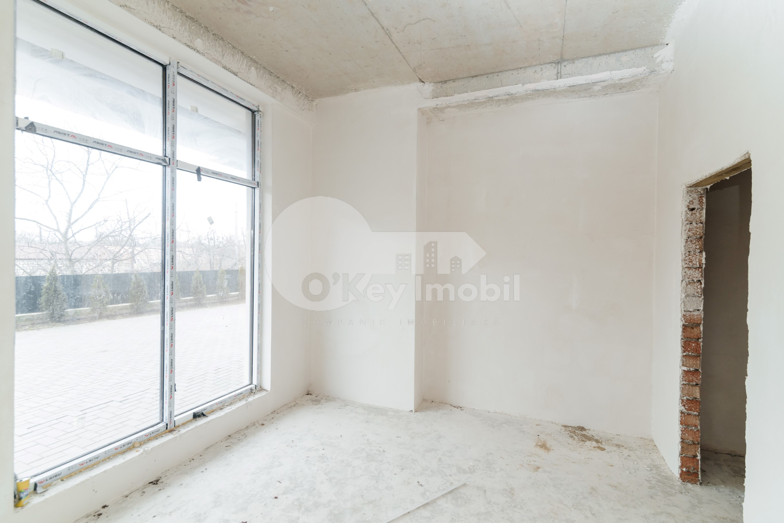 Spațiu comercial, STRĂȘENI