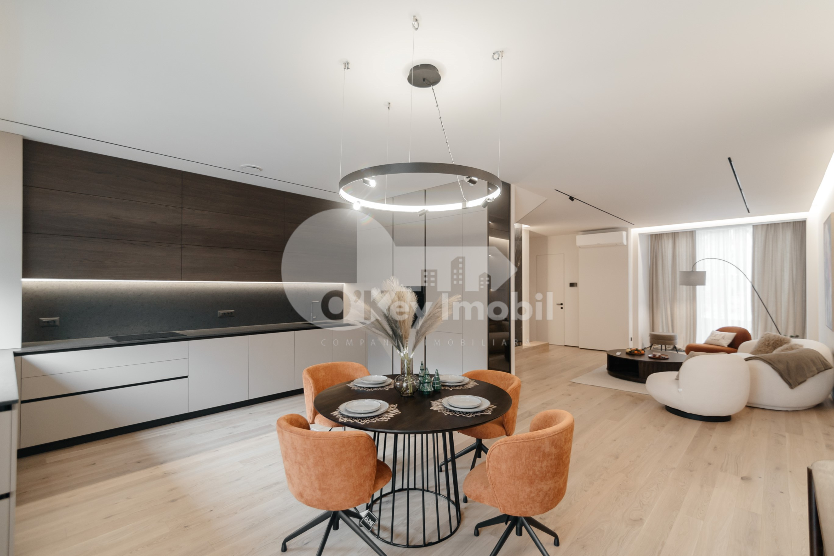 Casă, Centru, LACULUI