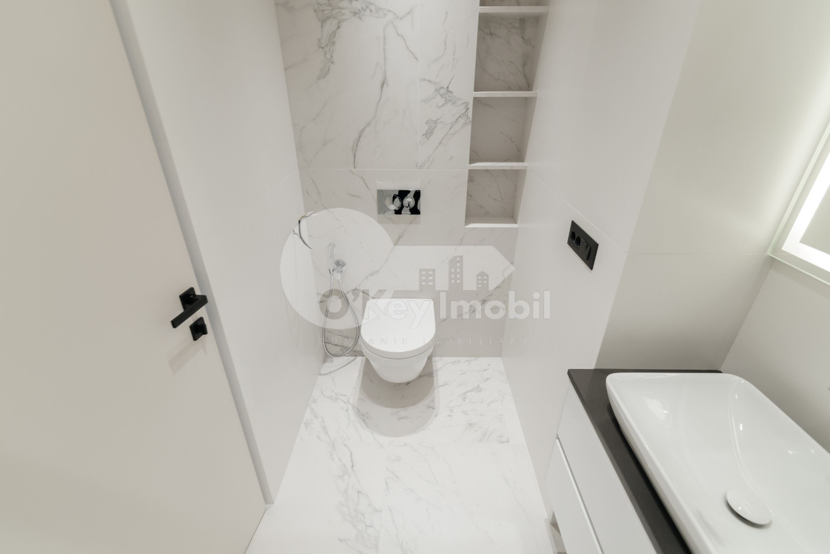 Casă, Centru, LACULUI