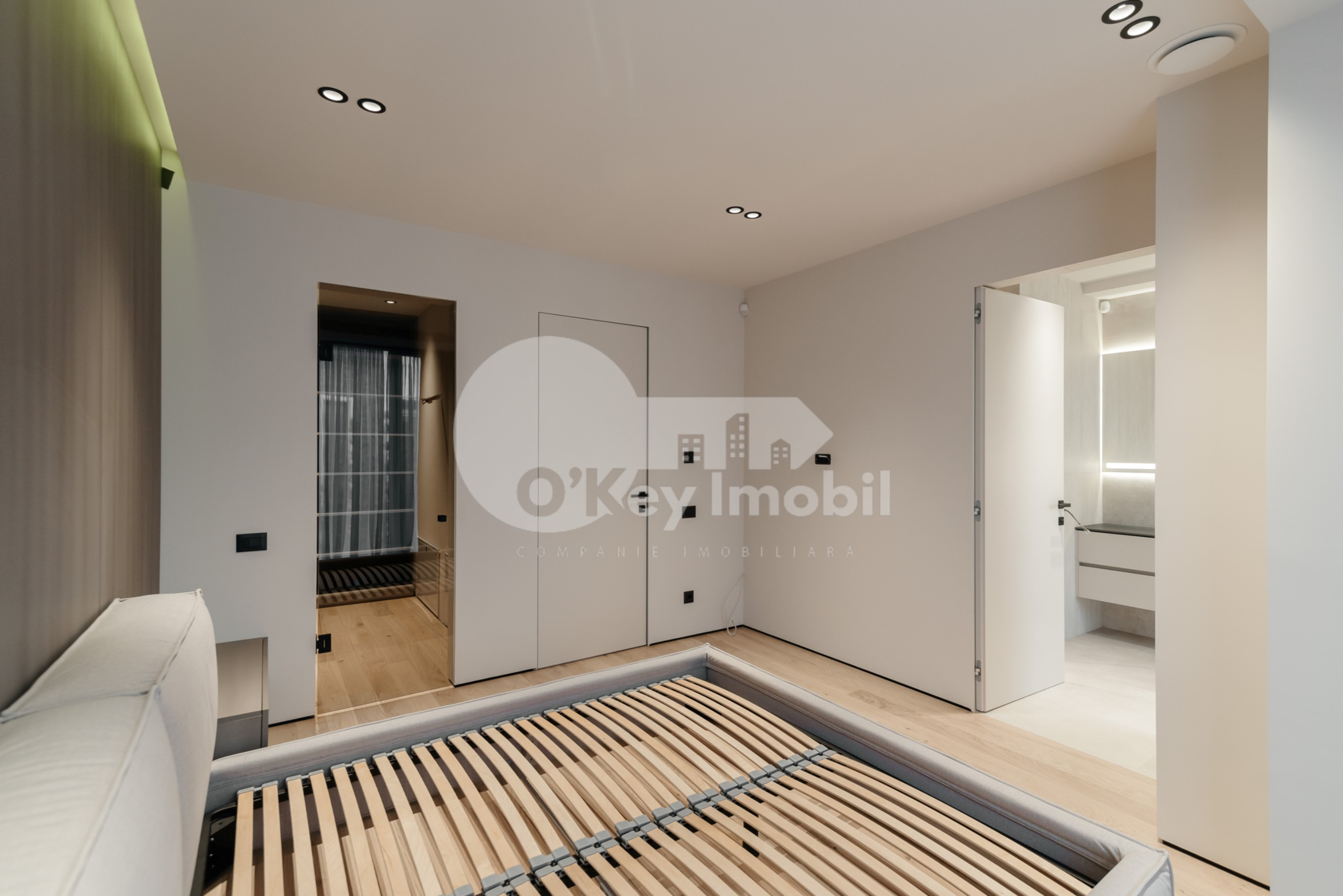 Casă, Centru, LACULUI