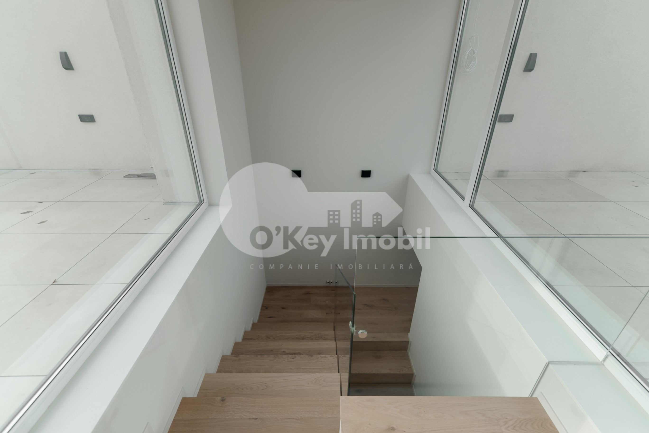 Casă, Centru, LACULUI