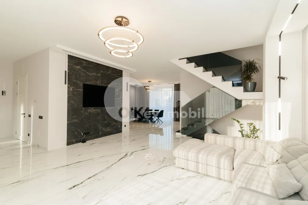 Casă, Botanica, PĂȘUNILOR