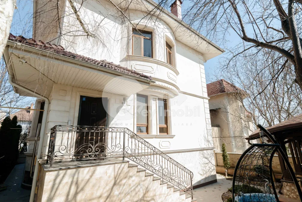 Дом, Чеканы, ДЖИНТА ЛАТИНЭ