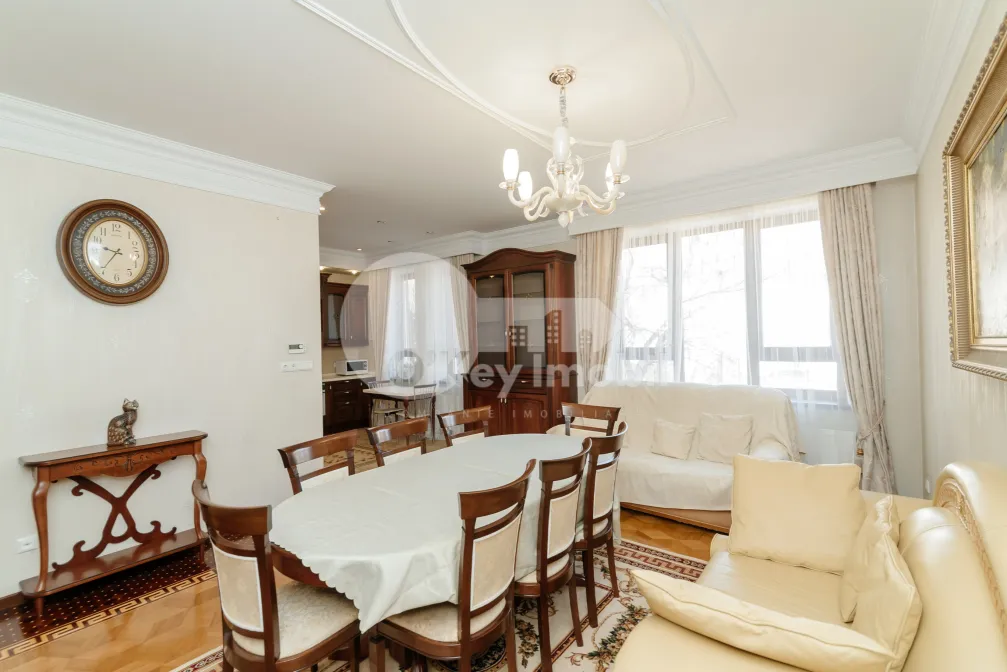 Дом, Чеканы, ДЖИНТА ЛАТИНЭ