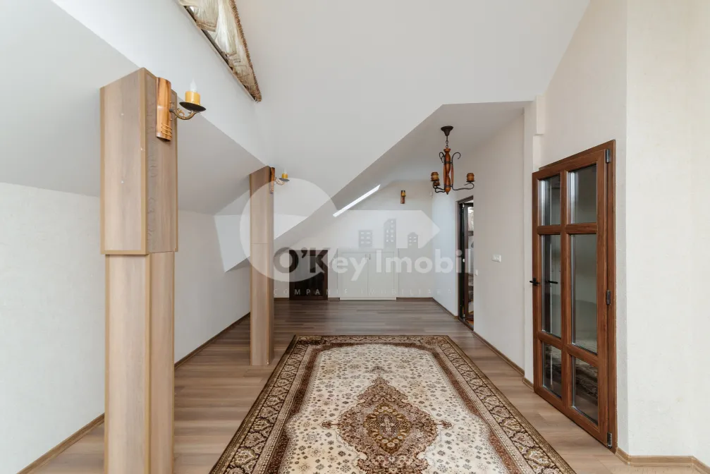 Дом, Чеканы, ДЖИНТА ЛАТИНЭ