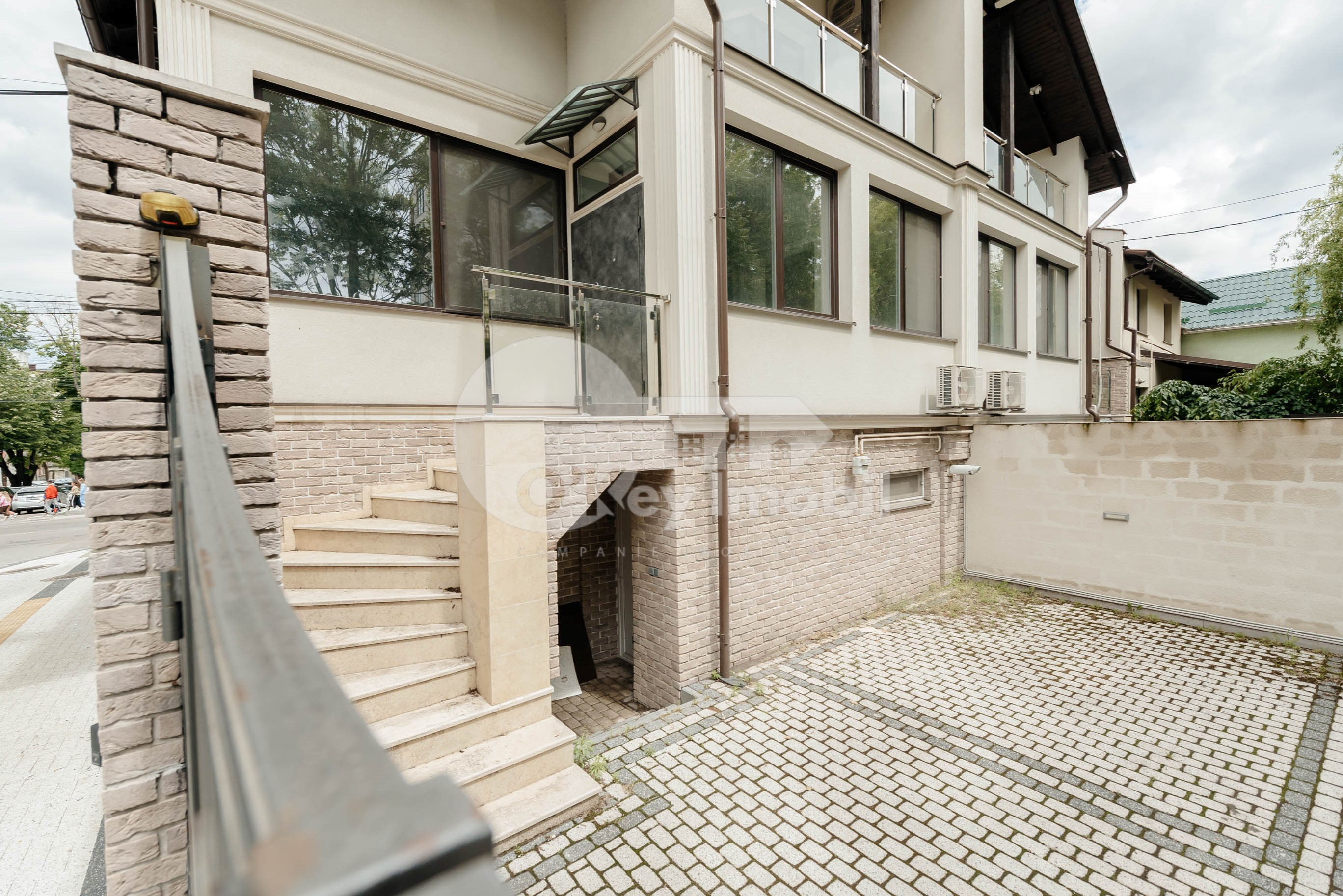 Oficiu, Centru, SFATUL ȚĂRII