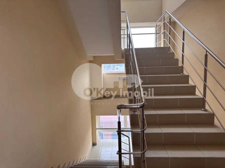 Офис, Буюканы, КОЛУМНА