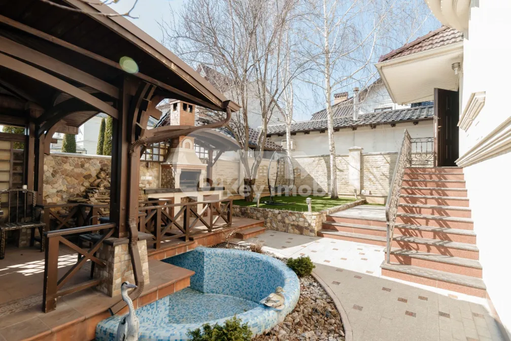 Дом, Чеканы, ДЖИНТА ЛАТИНЭ