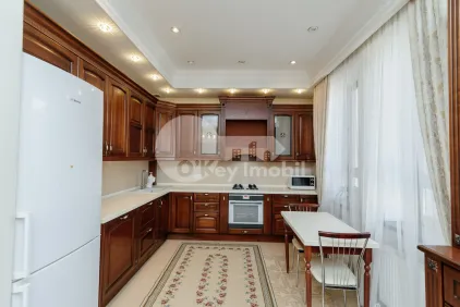 Дом, Чеканы, ДЖИНТА ЛАТИНЭ