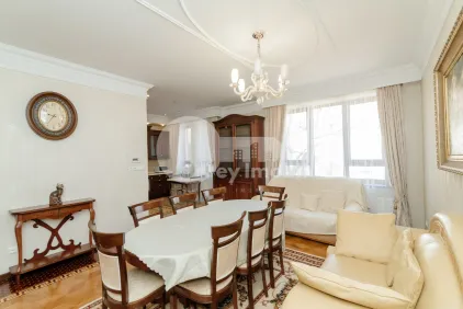 Дом, Чеканы, ДЖИНТА ЛАТИНЭ