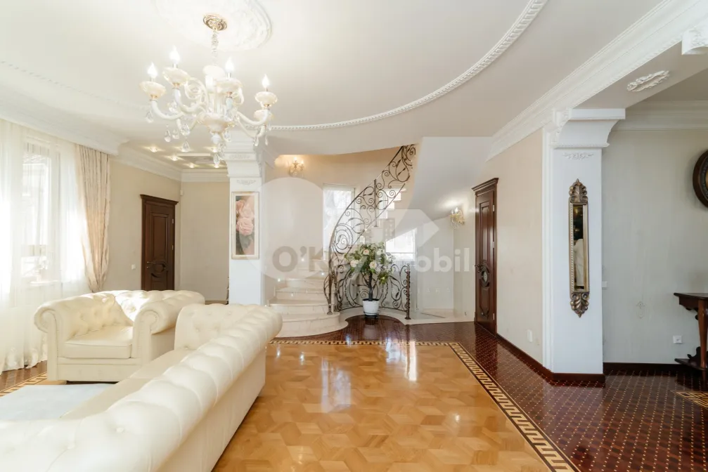 Дом, Чеканы, ДЖИНТА ЛАТИНЭ