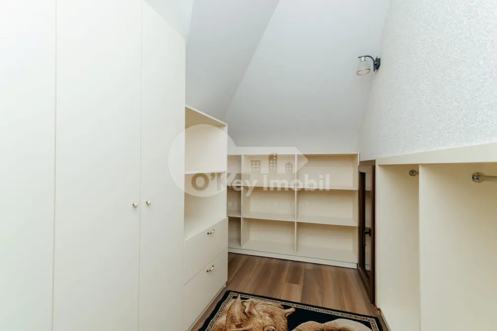 Дом, Чеканы, ДЖИНТА ЛАТИНЭ