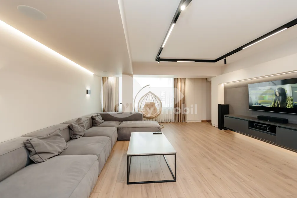 Apartament, Centru, PETRU RAREȘ