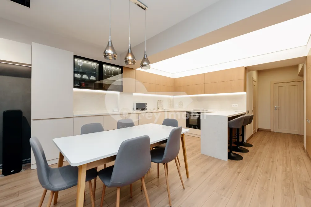 Apartament, Centru, PETRU RAREȘ