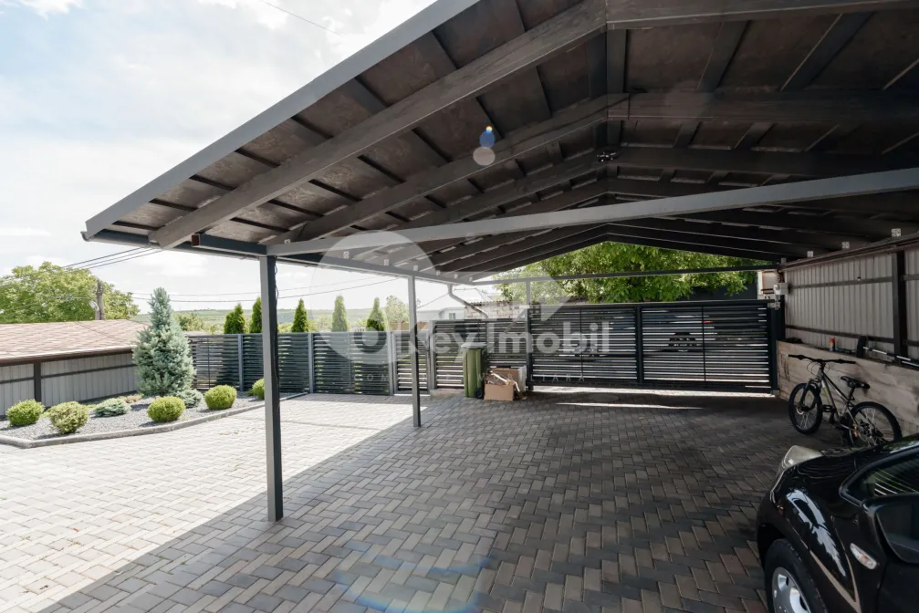 Дом, КОЛОНИЦА