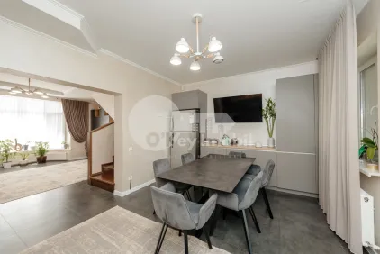 Дом, КОЛОНИЦА