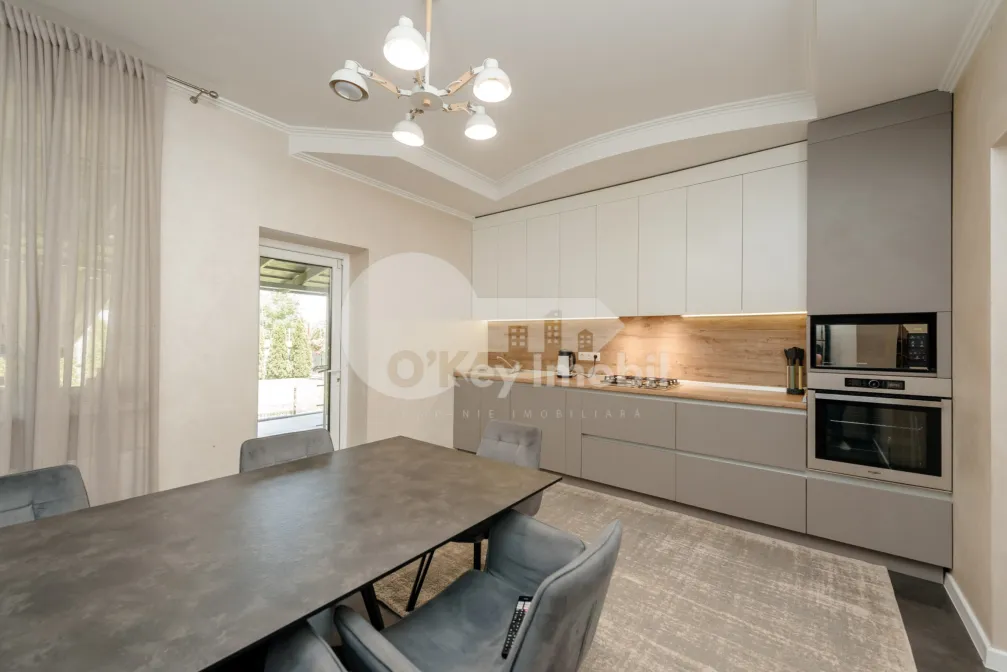 Дом, КОЛОНИЦА