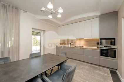 Дом, КОЛОНИЦА