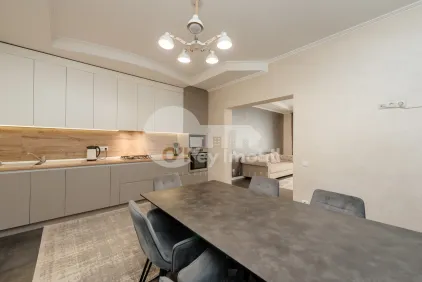 Дом, КОЛОНИЦА