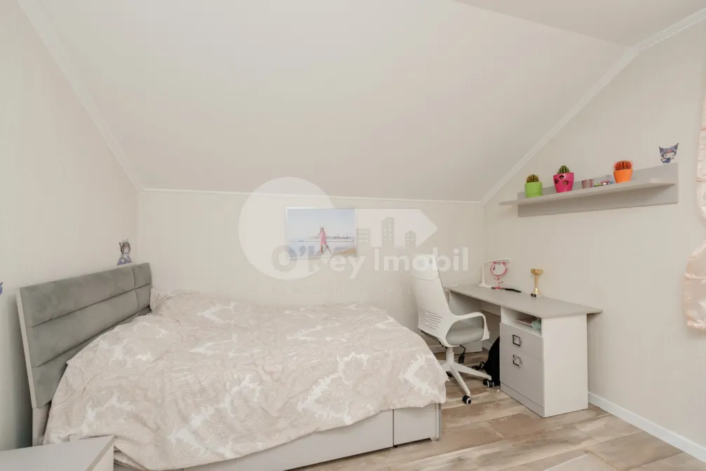 Дом, КОЛОНИЦА