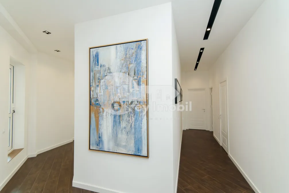 Penthouse, Centru, MELESTIU