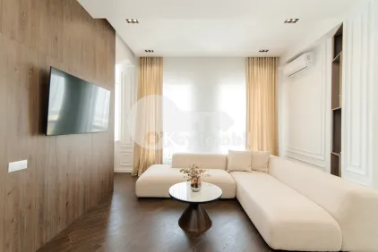 Penthouse, Centru, MELESTIU