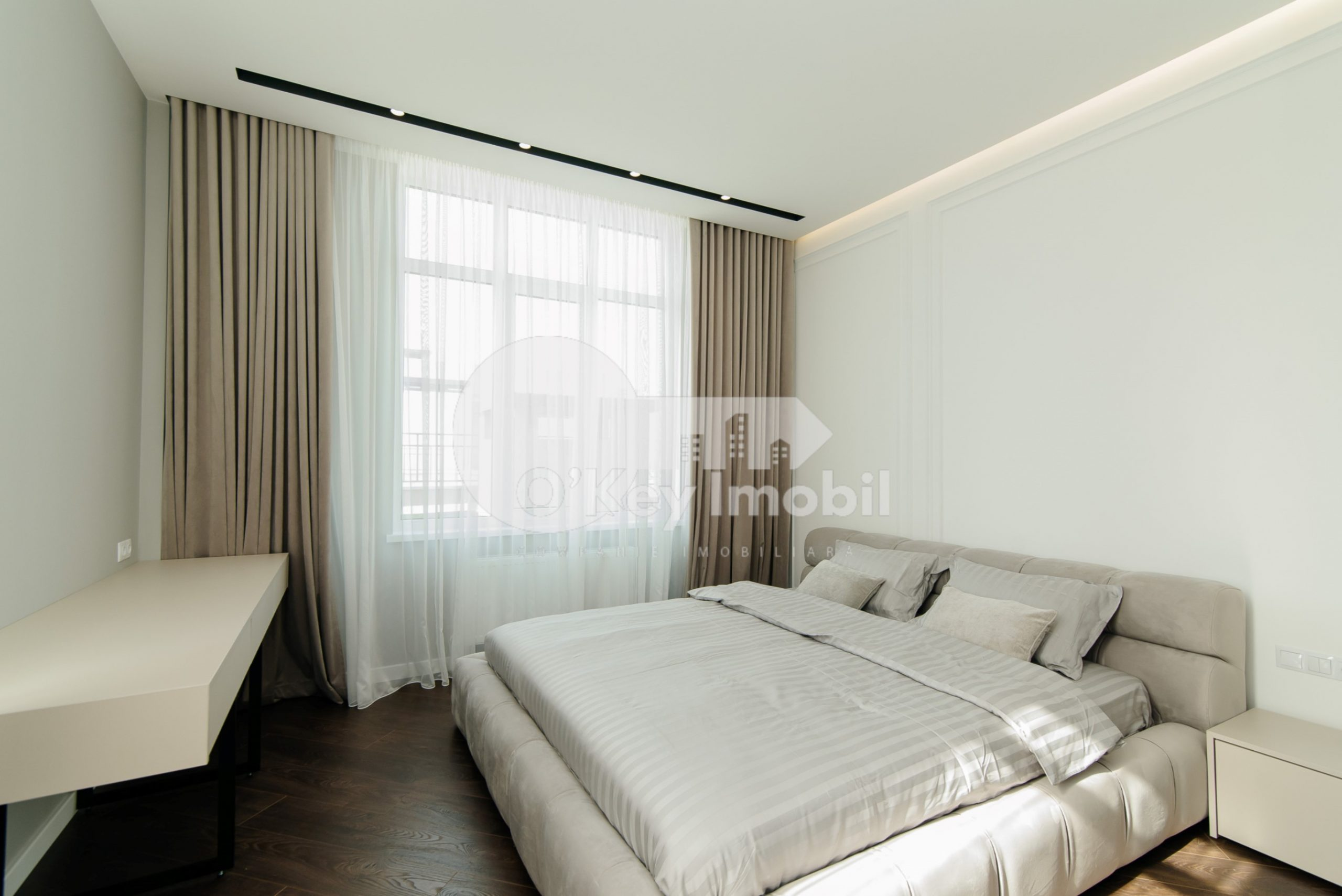 Penthouse, Centru, MELESTIU