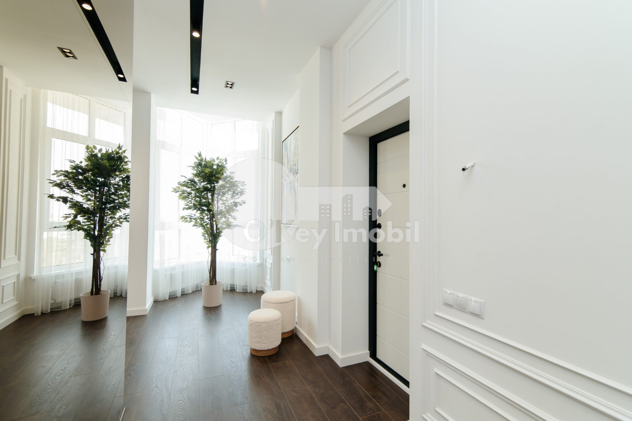 Penthouse, Centru, MELESTIU