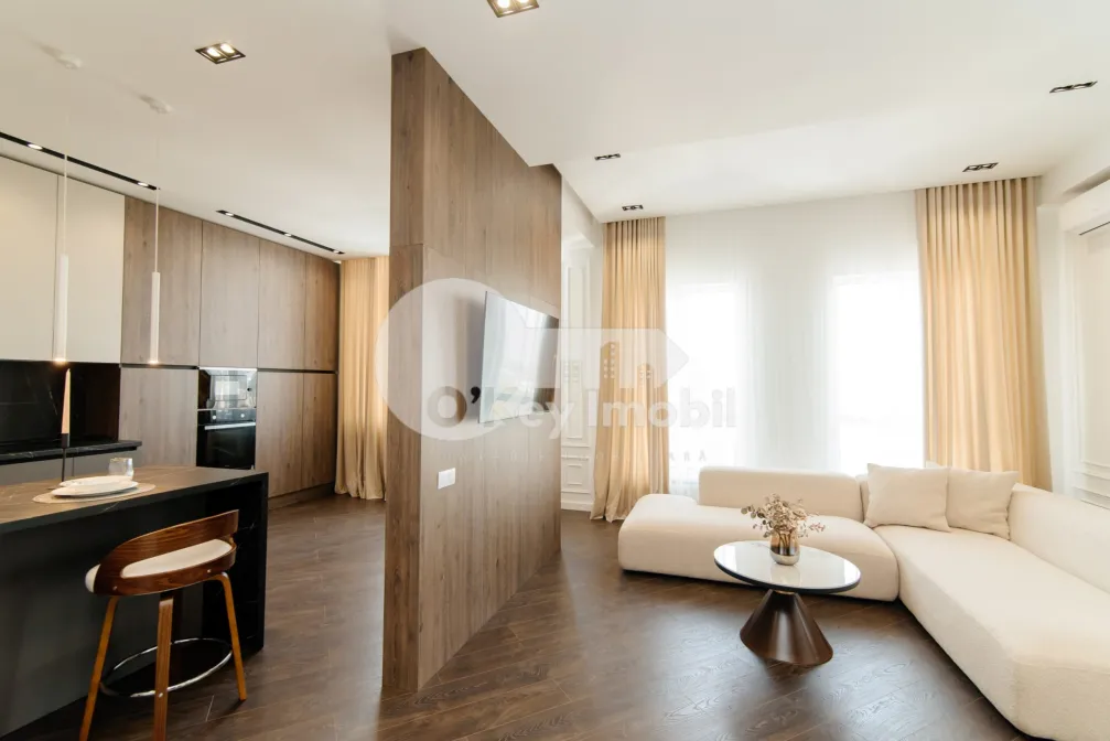 Penthouse, Centru, MELESTIU