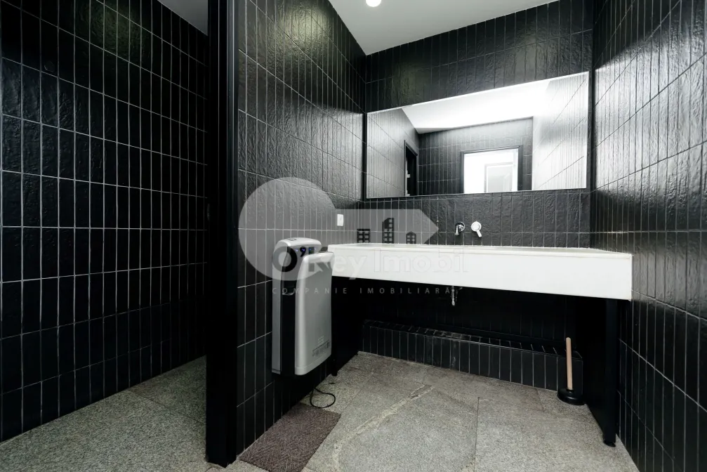 Oficiu, Centru, EUGEN DOGA