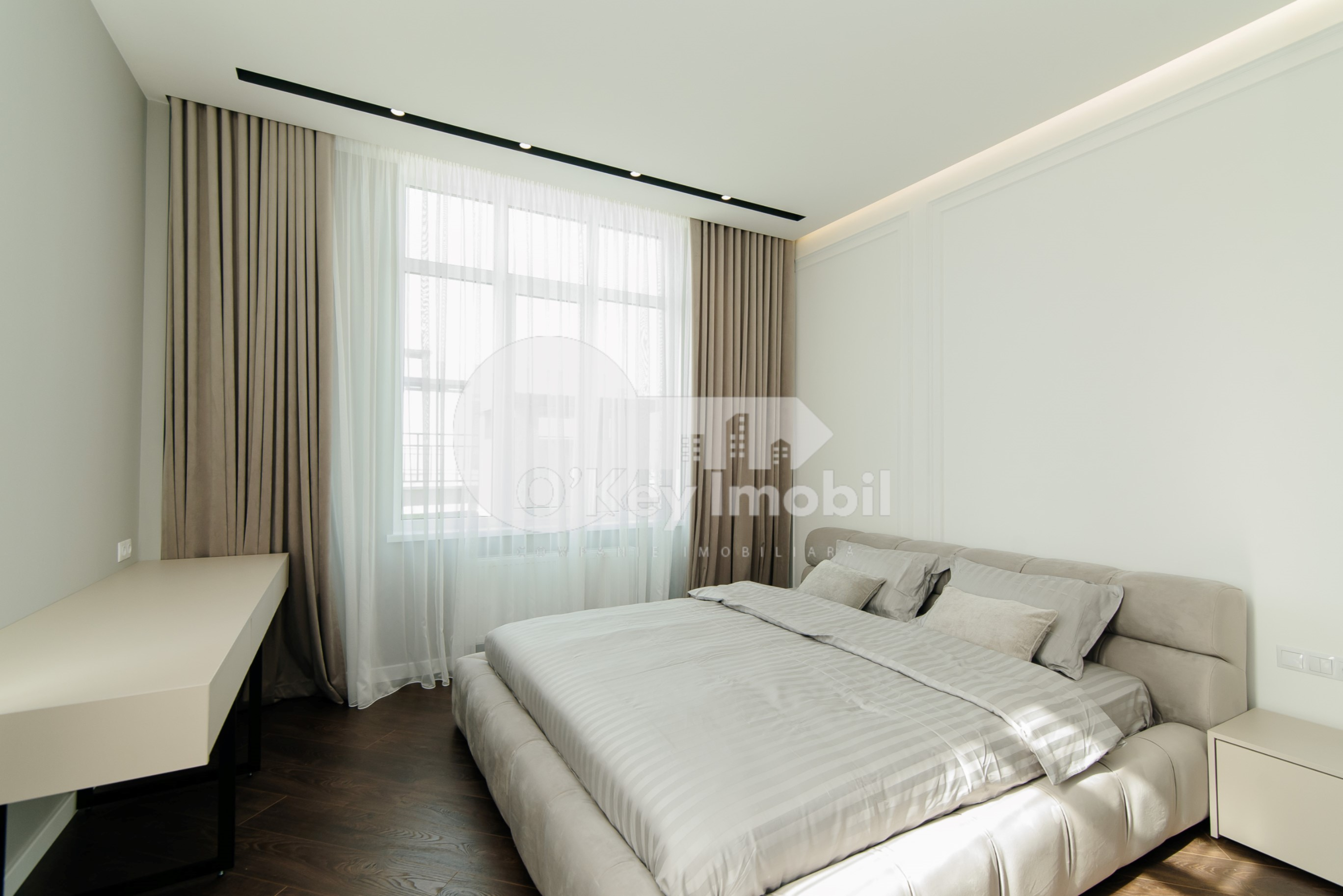 Penthouse, Centru, MELESTIU