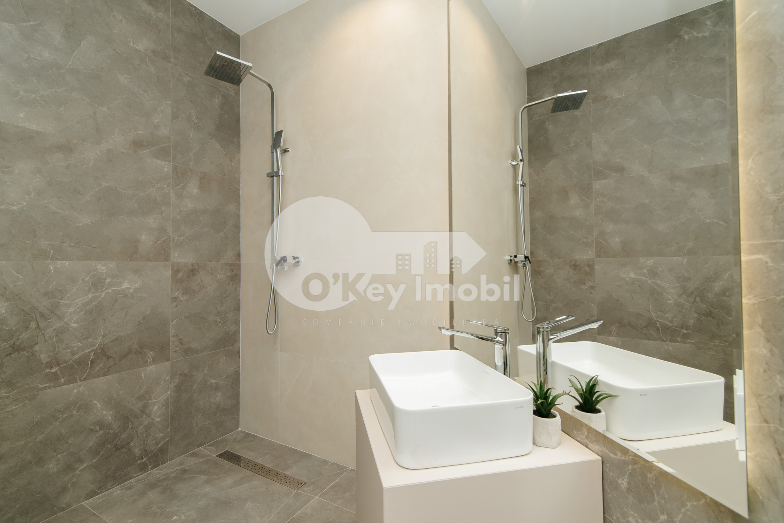 Penthouse, Centru, MELESTIU