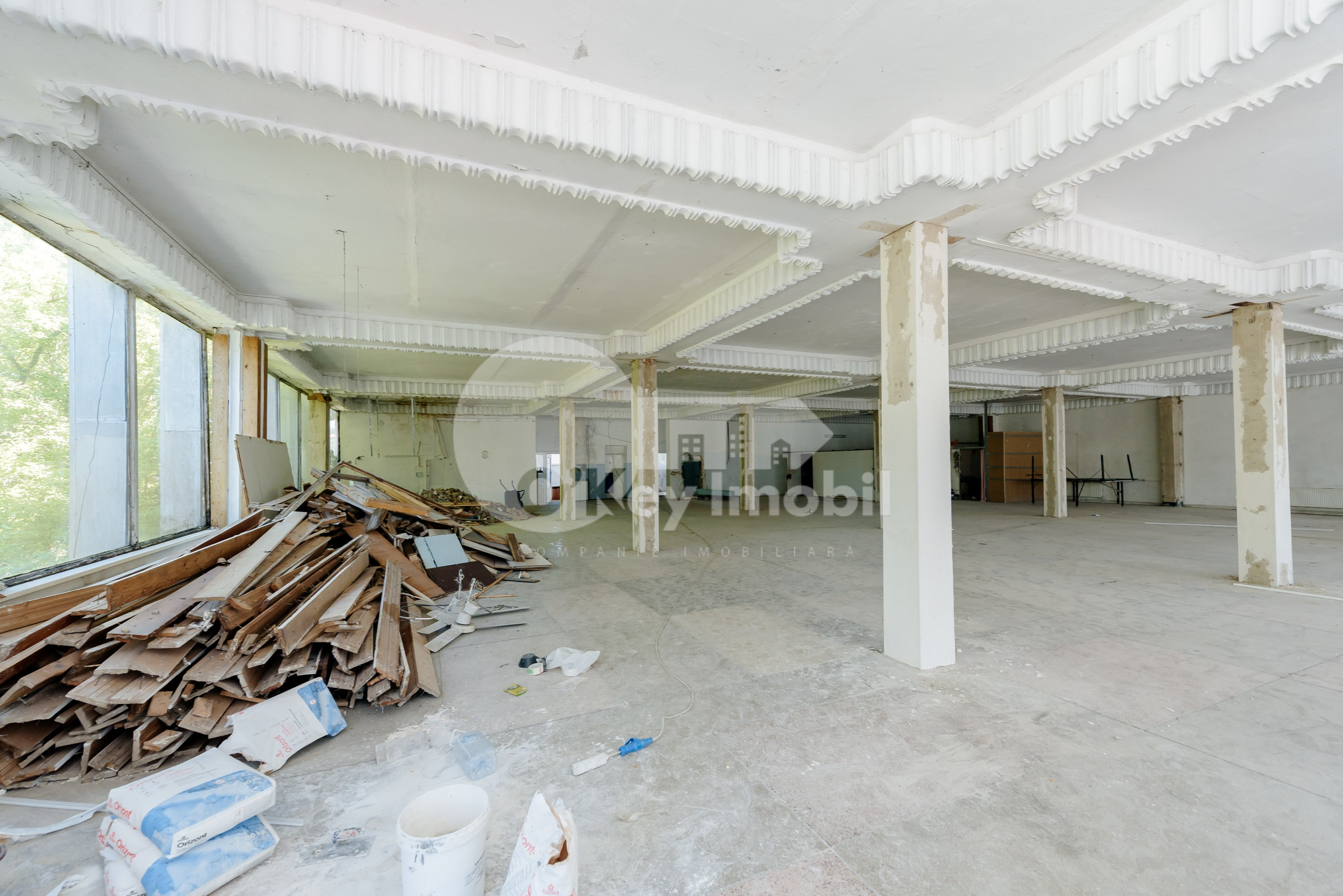 Spațiu comercial, IALOVENI