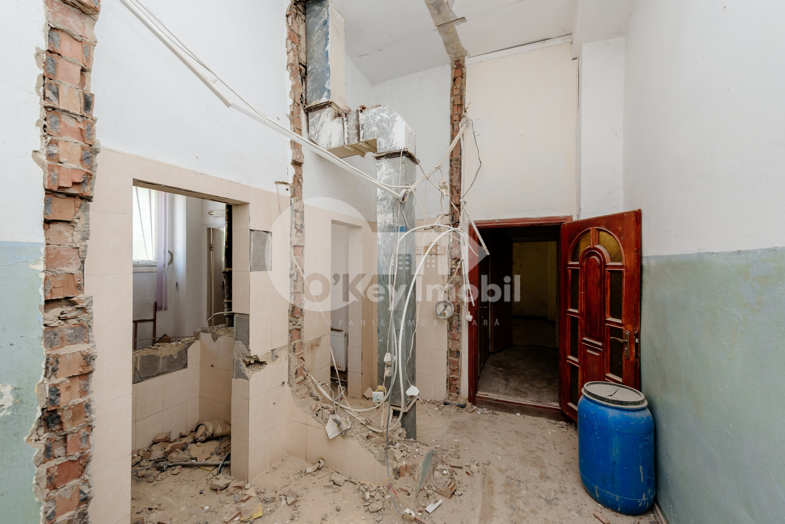 Spațiu comercial, IALOVENI