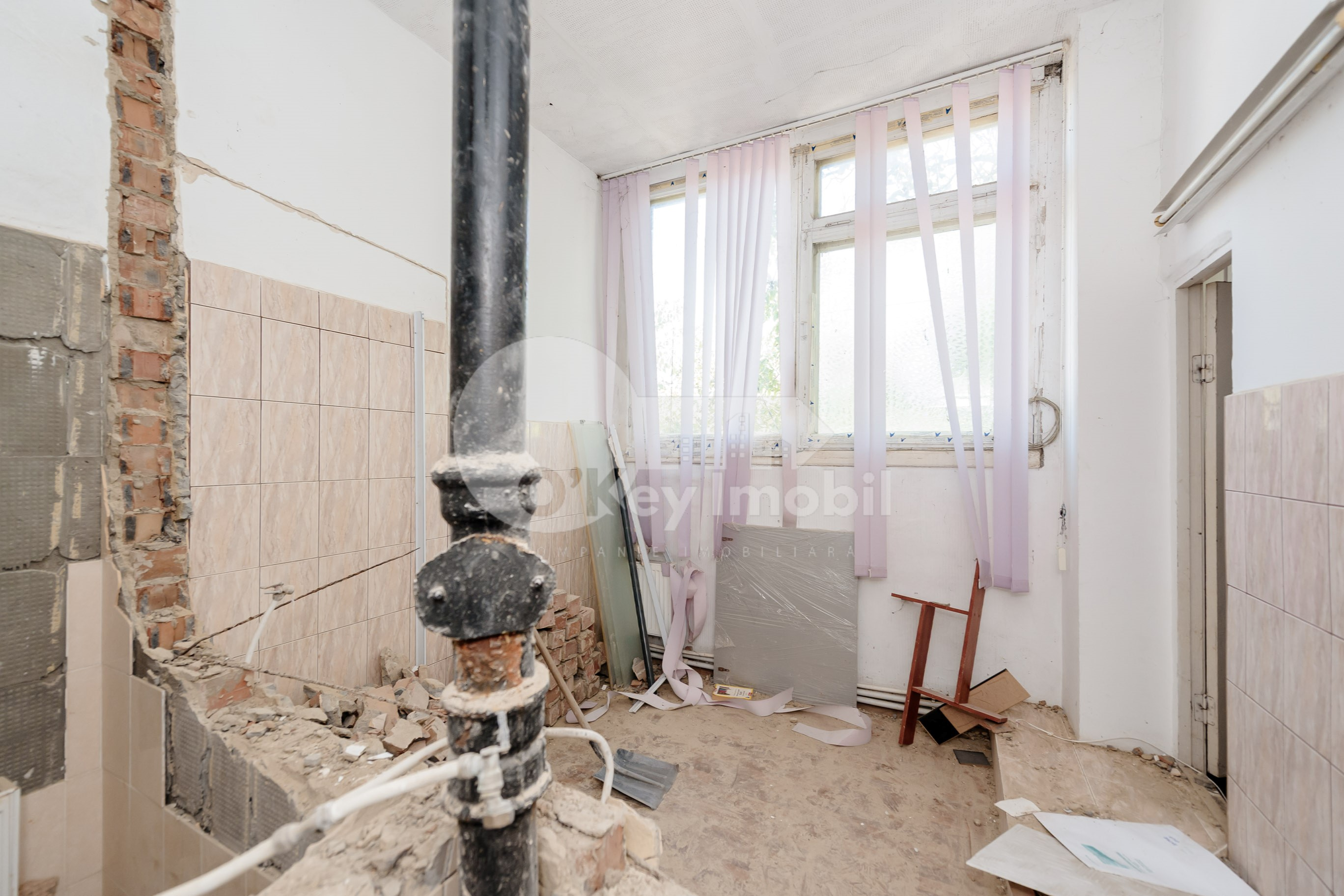 Spațiu comercial, IALOVENI