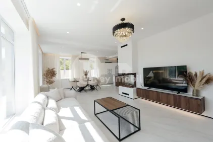 Дом, СТЭВЧЕНЫ